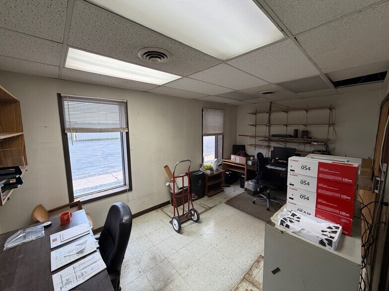 More Photos Of 4414 State Road 92, Brooklyn Industrial For Lease