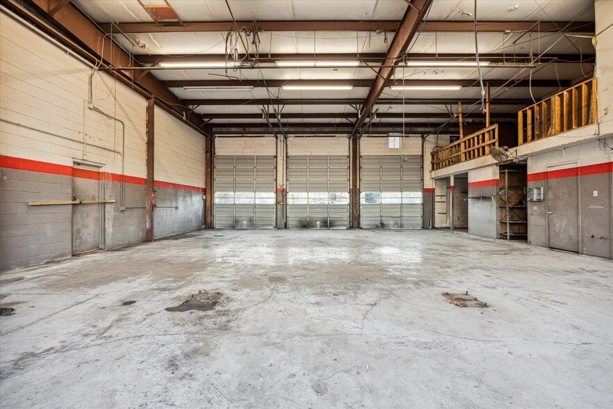 More Photos Of 5528 N Lamar Blvd, Austin Auto Repair For Lease