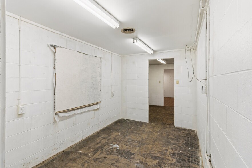 More Photos Of 4720 Springfield St, Dayton Office For Sale