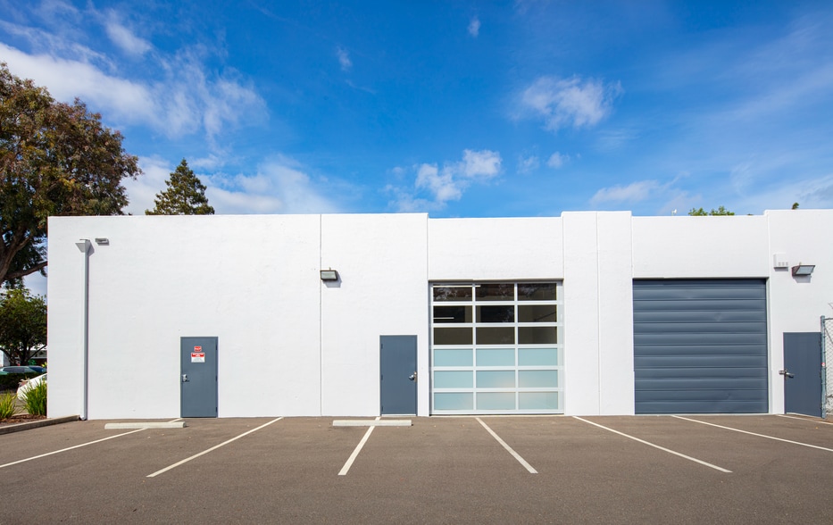 More Photos Of 440-456 Oakmead Pky, Sunnyvale Research And Development For Lease