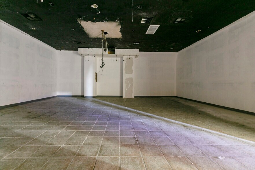 More Photos Of 6340 Yucca St, Los Angeles Restaurant For Sale