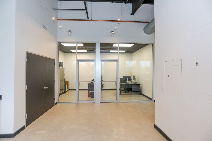 More Photos Of 525 Woodland Square Blvd, Conroe Coworking Space