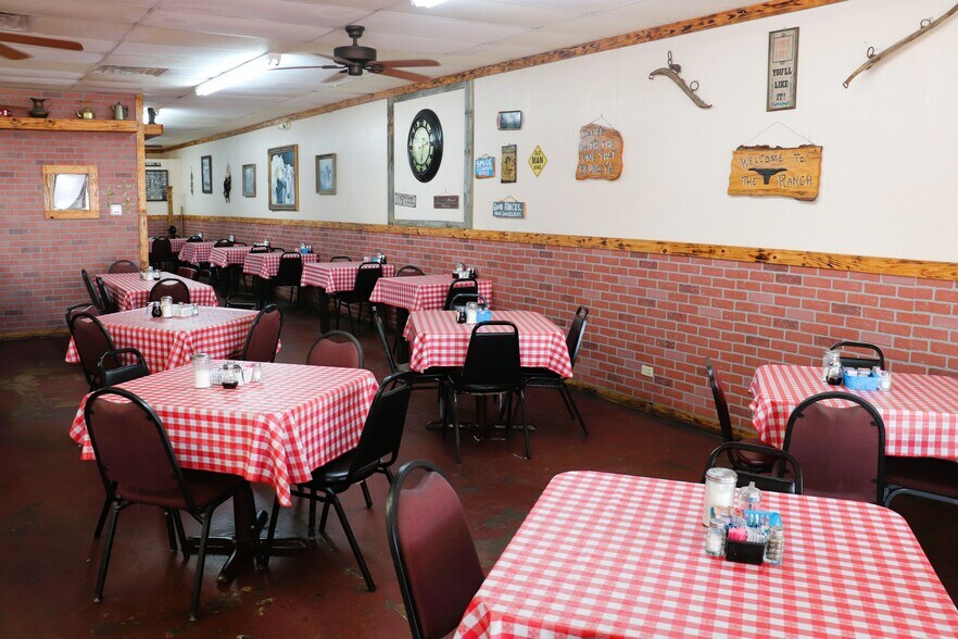 More Photos Of 1113 Main St, Commerce Restaurant For Sale