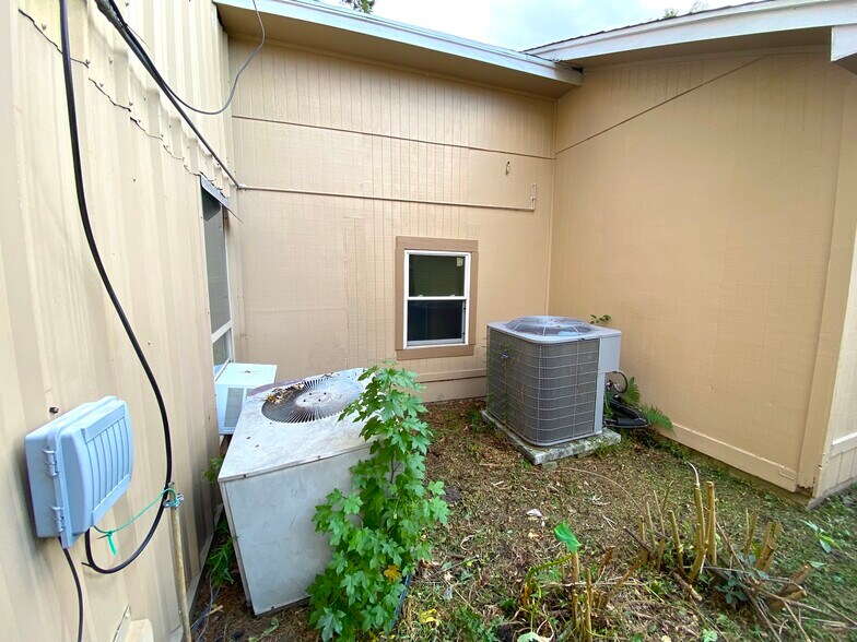 More Photos Of 15518 Silver Ridge Dr, Houston Specialty For Sale