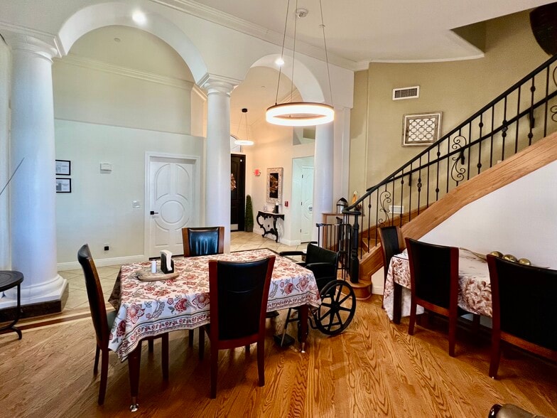 More Photos Of 21428 N 55th Ave, Glendale Assisted Living For Lease