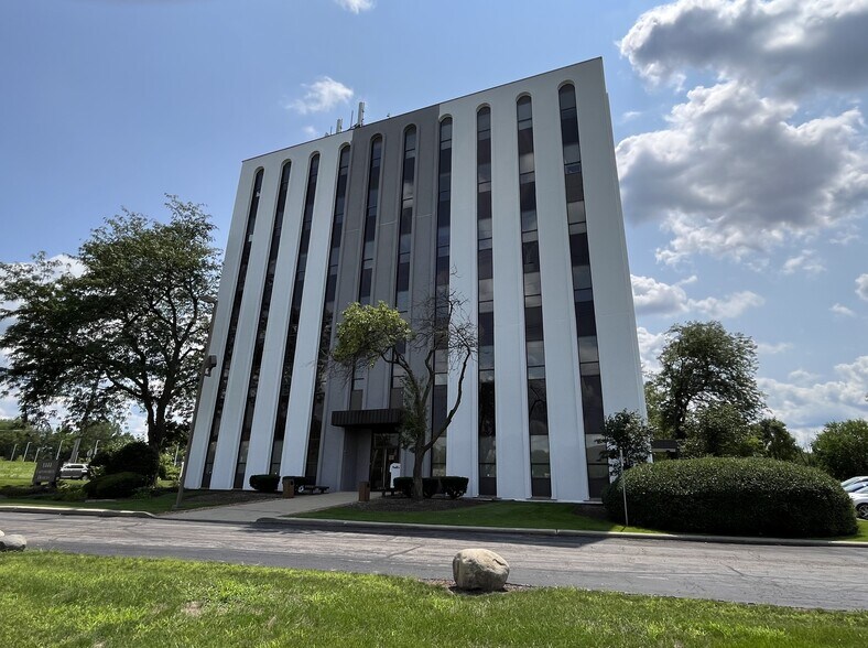 More Photos Of 1444 N Farnsworth Ave, Aurora Office For Lease