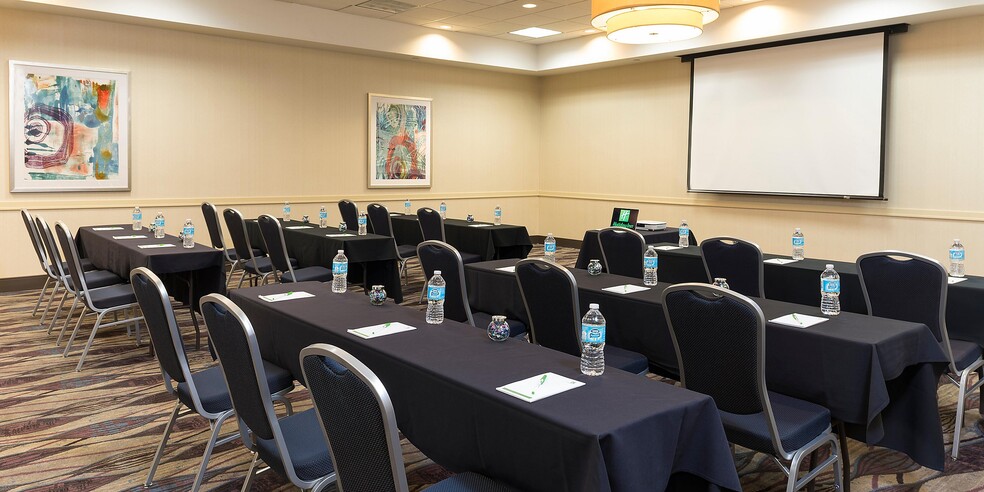 More Photos Of 1000 Busse Rd, Elk Grove Village Hotel For Sale