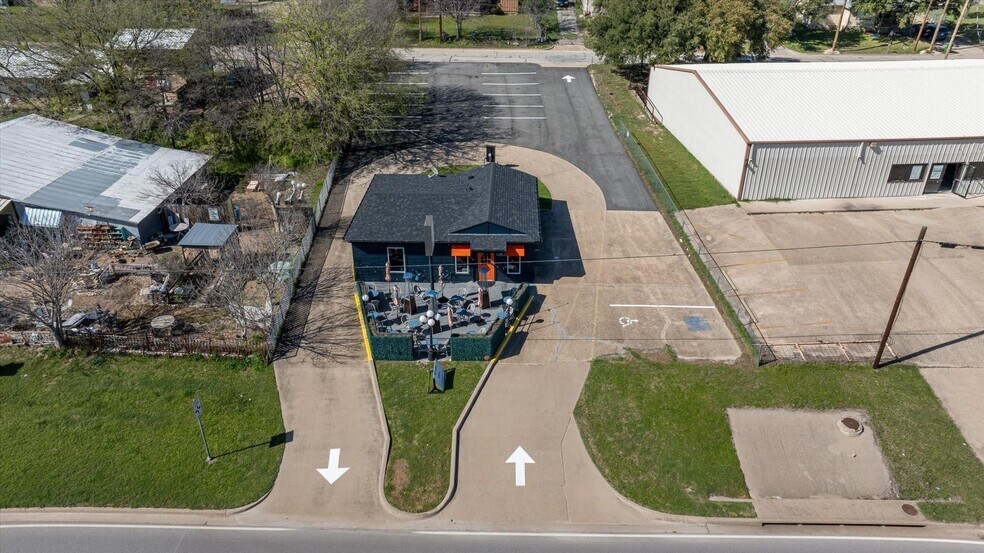 More Photos Of 608 SW Big Bend Trl, Glen Rose Restaurant For Sale