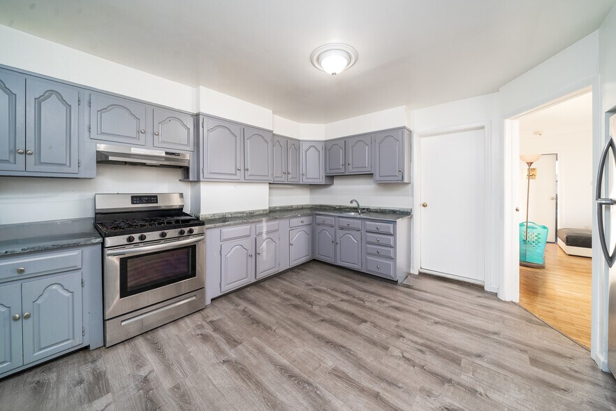 More Photos Of 103-105 Devon St, Kearny Apartments For Sale