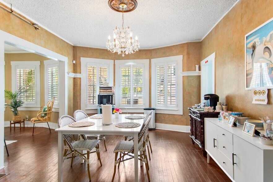 More Photos Of 532 Beach Dr NE, Saint Petersburg Hospitality For Sale