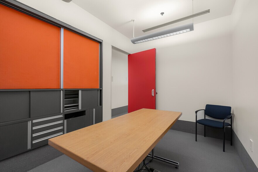 More Photos Of 301 Washington St, Columbus Office For Lease