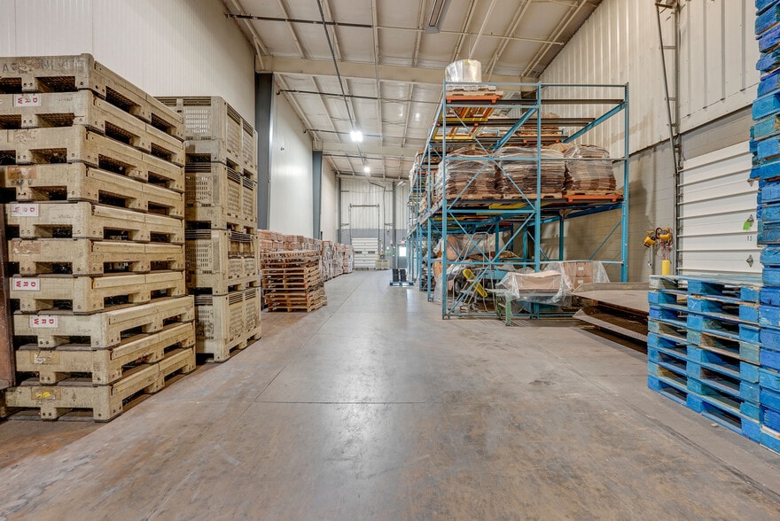 More Photos Of 400 Great Lakes Pky, Bellevue Warehouse For Sale