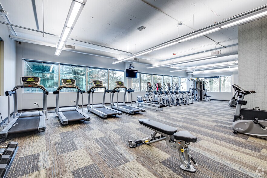 More Photos Of 12900 Whitewater Dr, Minnetonka Unknown For Lease