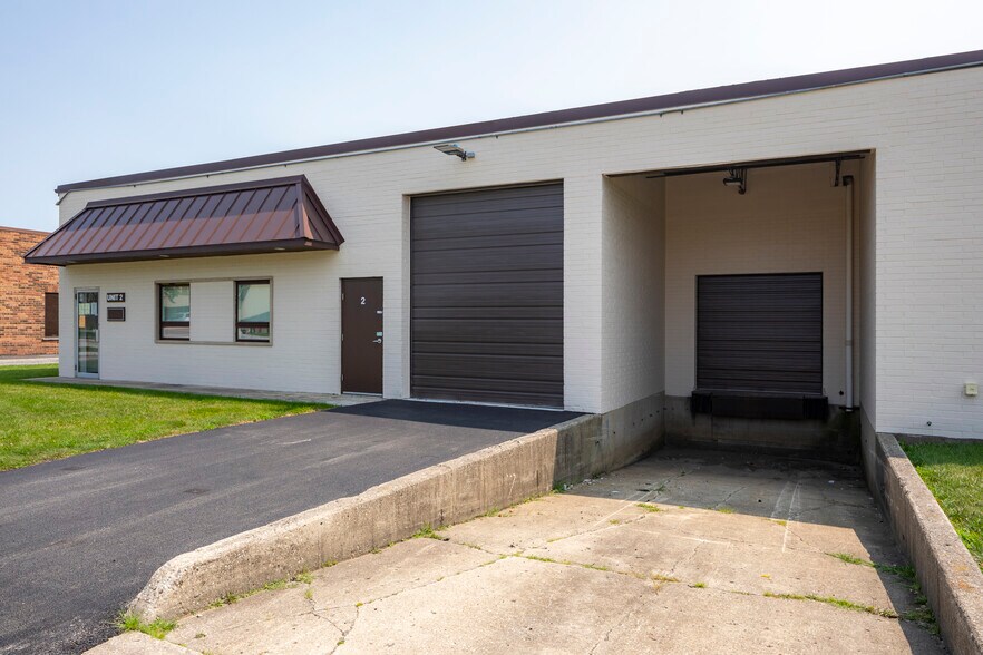 More Photos Of 1084 Industrial Dr, Bensenville Warehouse For Lease