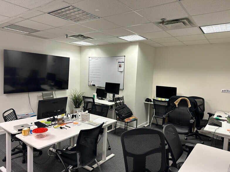 More Photos Of 8053 E Bloomington Fwy, Bloomington Office For Sale