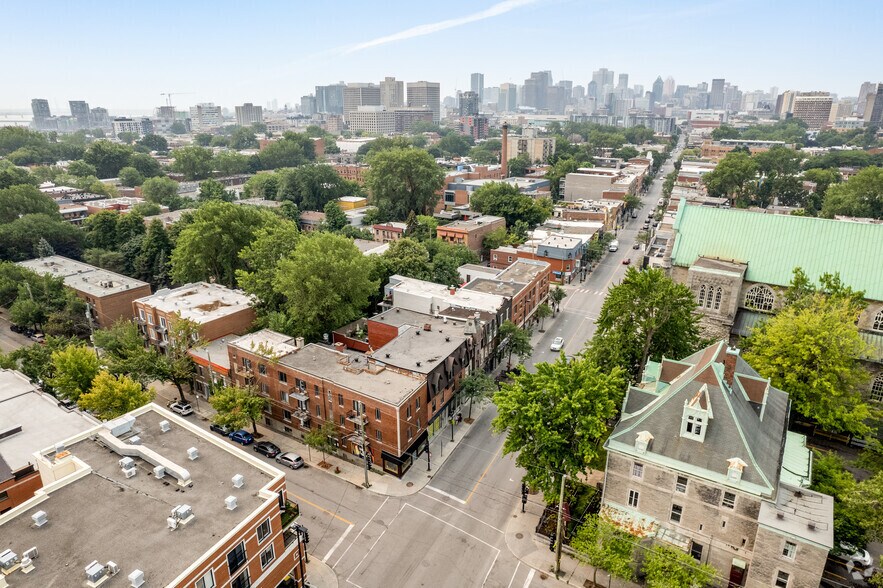 More Photos Of 1494 Rue Ontario E, Montréal General Retail For Sale