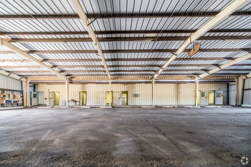 More Photos Of 605 E Yukon Rd, Odessa Warehouse For Lease