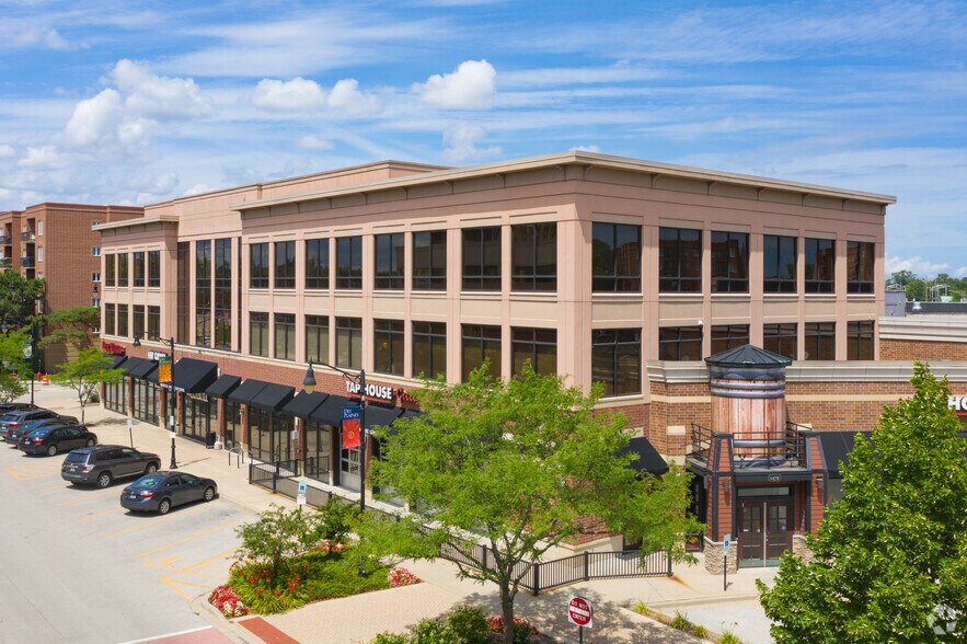 More Photos Of 1518 Market St, Des Plaines Unknown For Lease