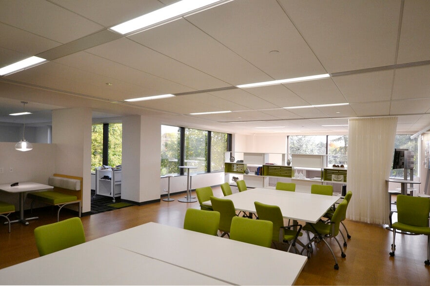 More Photos Of 2025 E Beltline Ave SE, Grand Rapids Office For Sale