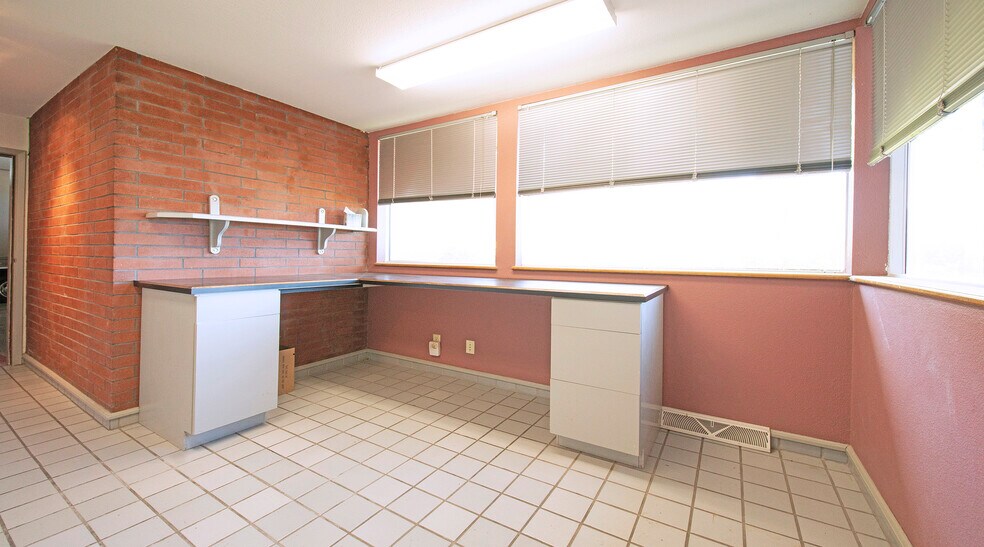 More Photos Of 19205 E Appleway Ave, Greenacres Office Residential For Sale
