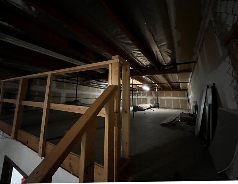 More Photos Of 206 W Julie Dr, Tempe Warehouse For Lease