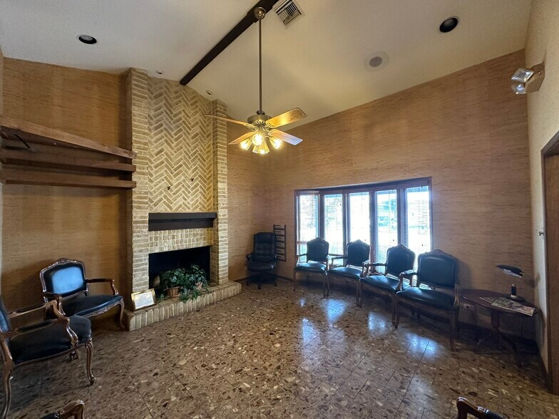 More Photos Of 6436 Bandera Rd, San Antonio Medical For Lease