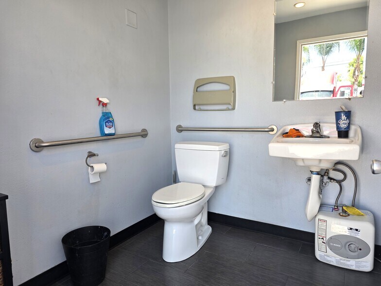 More Photos Of 13435 Imperial Hwy, Whittier Industrial For Sale