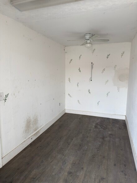 More Photos Of 18210 Paulson Dr, Port Charlotte Unknown For Lease