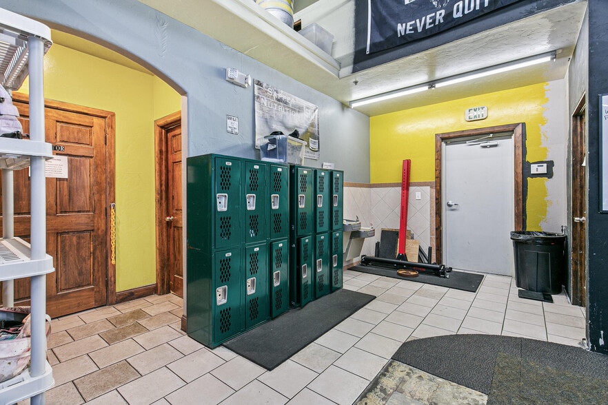 More Photos Of 991 Platte River Blvd, Brighton Storefront For Sale