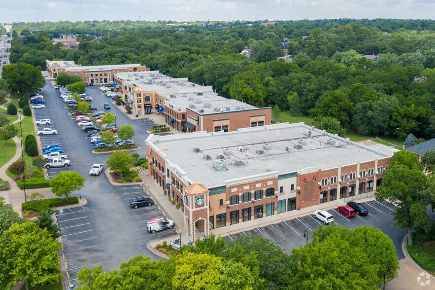 More Photos Of 1489 E 15th St, Edmond Unknown For Lease