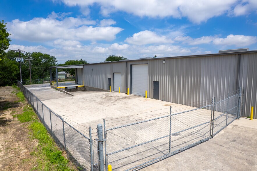 More Photos Of 1141 Guadalupe Dr, Cibolo Manufacturing For Lease