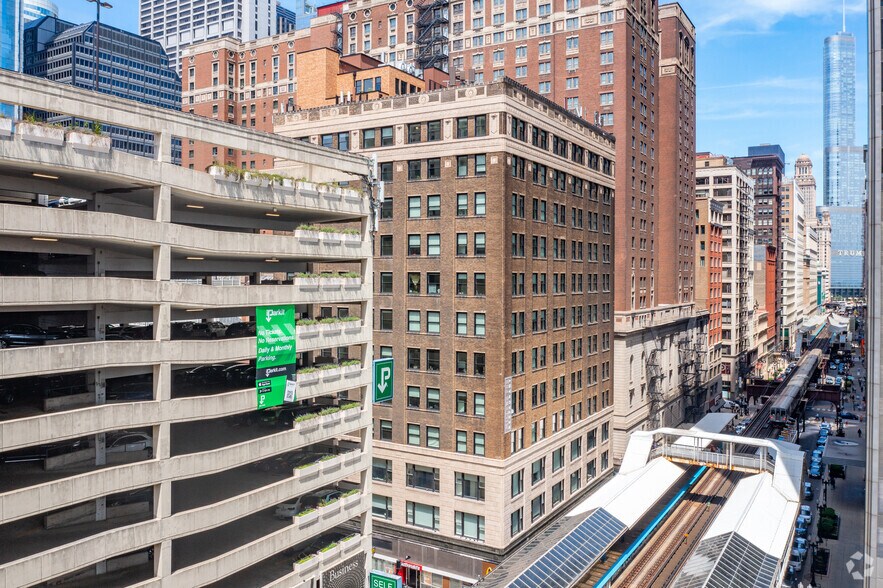 More Photos Of 30 E Adams St, Chicago Apartments For Lease