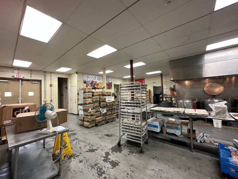 More Photos Of 1580 Huddell Ave, Marcus Hook Light Distribution For Lease