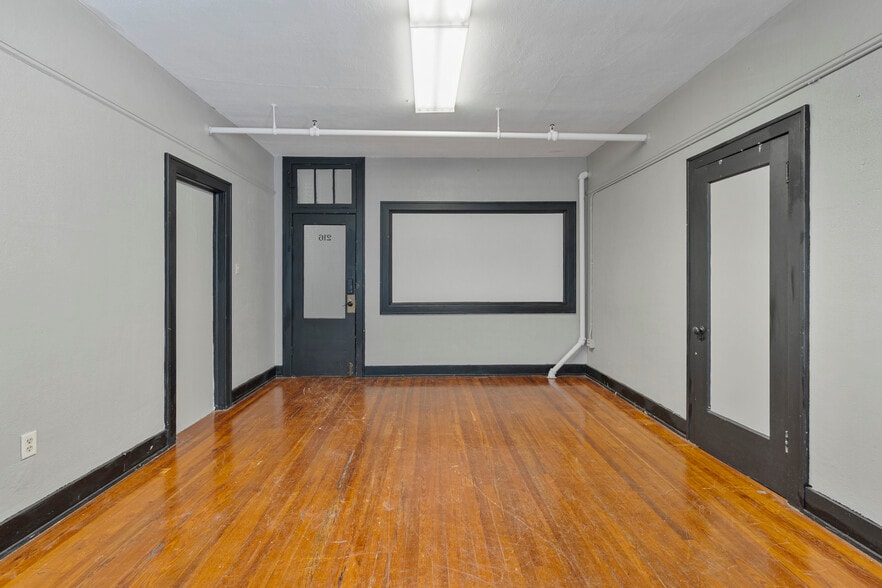 More Photos Of 909 E New Haven Ave, Melbourne Storefront Retail Residential For Lease