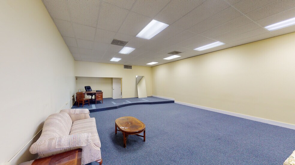 More Photos Of 1 N Congress St, York Storefront Retail Office For Lease