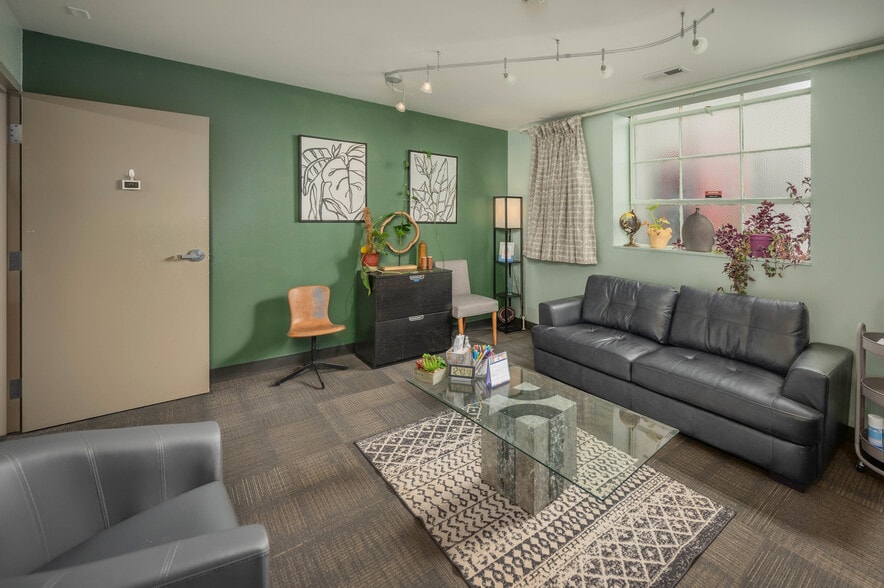 More Photos Of 1219 SE Lafayette St, Portland Loft Creative Space For Sale