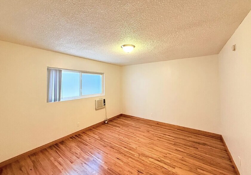 More Photos Of 12325 Riverside Dr, Valley Village Apartments For Sale