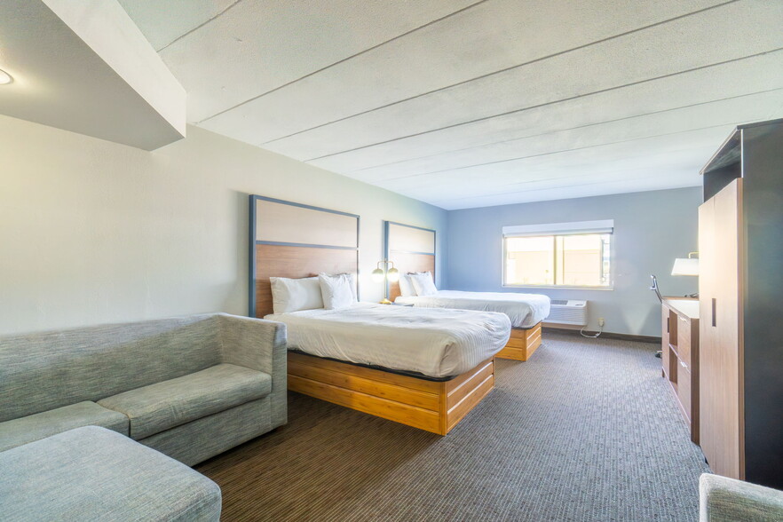 More Photos Of 4230 S Lewis Blvd, Sioux City Hotel For Sale