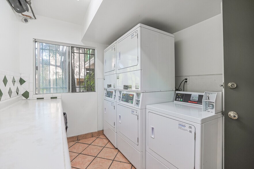 More Photos Of 6121 Woodman Ave, Van Nuys Apartments For Sale