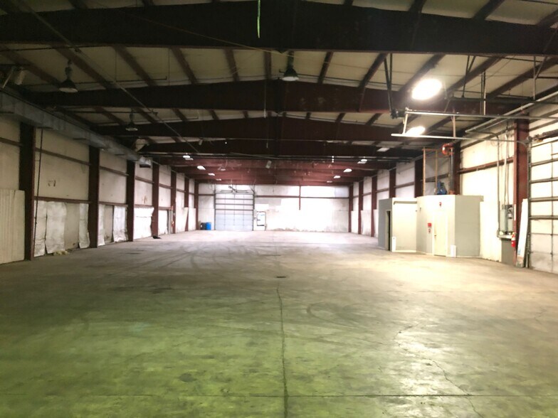 More Photos Of 55 Woodruff St, Walden Distribution For Lease