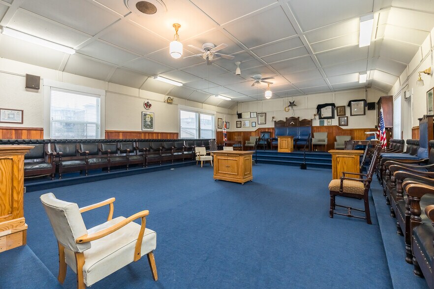 More Photos Of 33860 Pine st, Abbotsford Flex For Sale