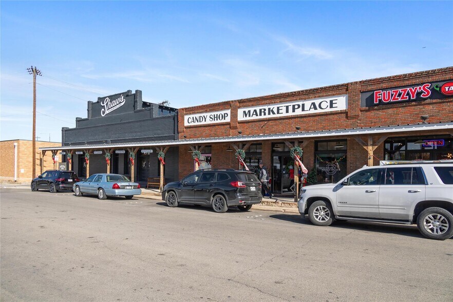 More Photos Of 508 N Center Ave, Brownwood Department Store For Sale