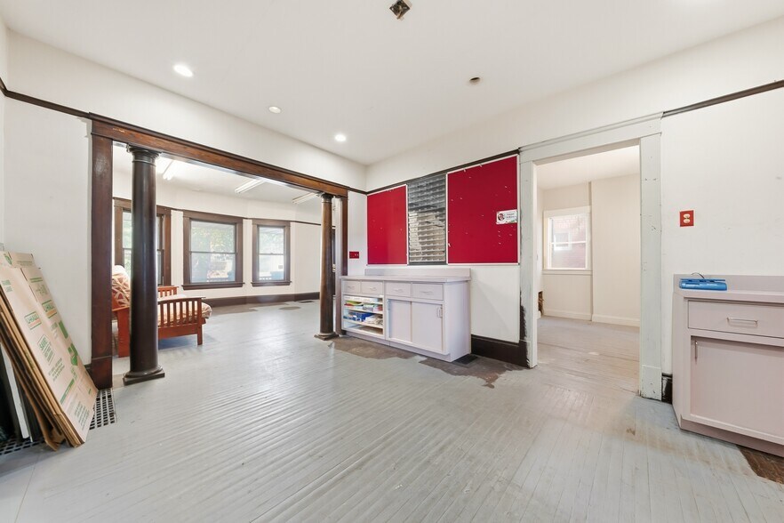 More Photos Of 12406 Larchmere Blvd, Cleveland General Retail For Sale