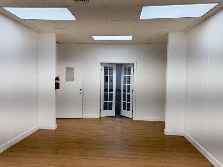 More Photos Of 882-890 Mahler Rd, Burlingame Warehouse For Lease