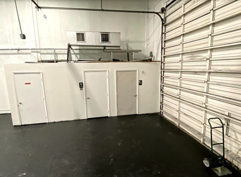 More Photos Of 5900 Stirling Rd, Hollywood Warehouse For Lease