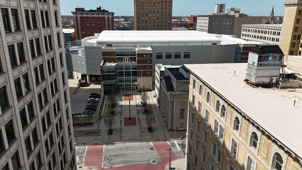 More Photos Of 241 N Superior St, Toledo Office Residential For Lease