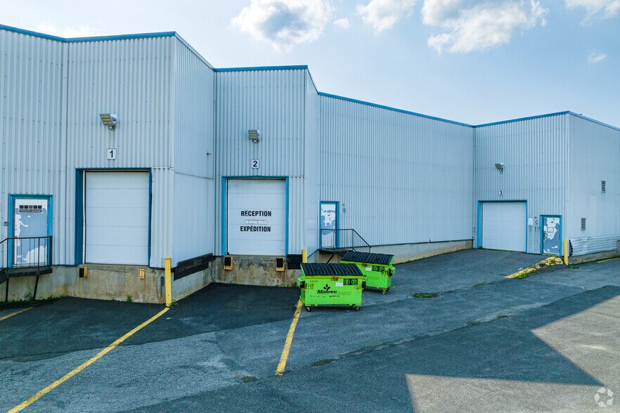 More Photos Of 2101 Rue Nobel, Ste-Julie Warehouse For Lease