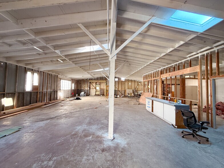 More Photos Of 1984 Placentia Ave, Costa Mesa General Retail For Sale