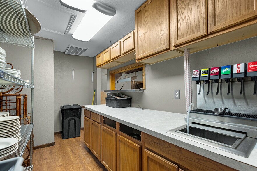 More Photos Of 2079 State Road Y, Linn Creek Restaurant For Sale