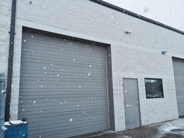 More Photos Of 27222 Gloede Dr, Warren Warehouse For Lease